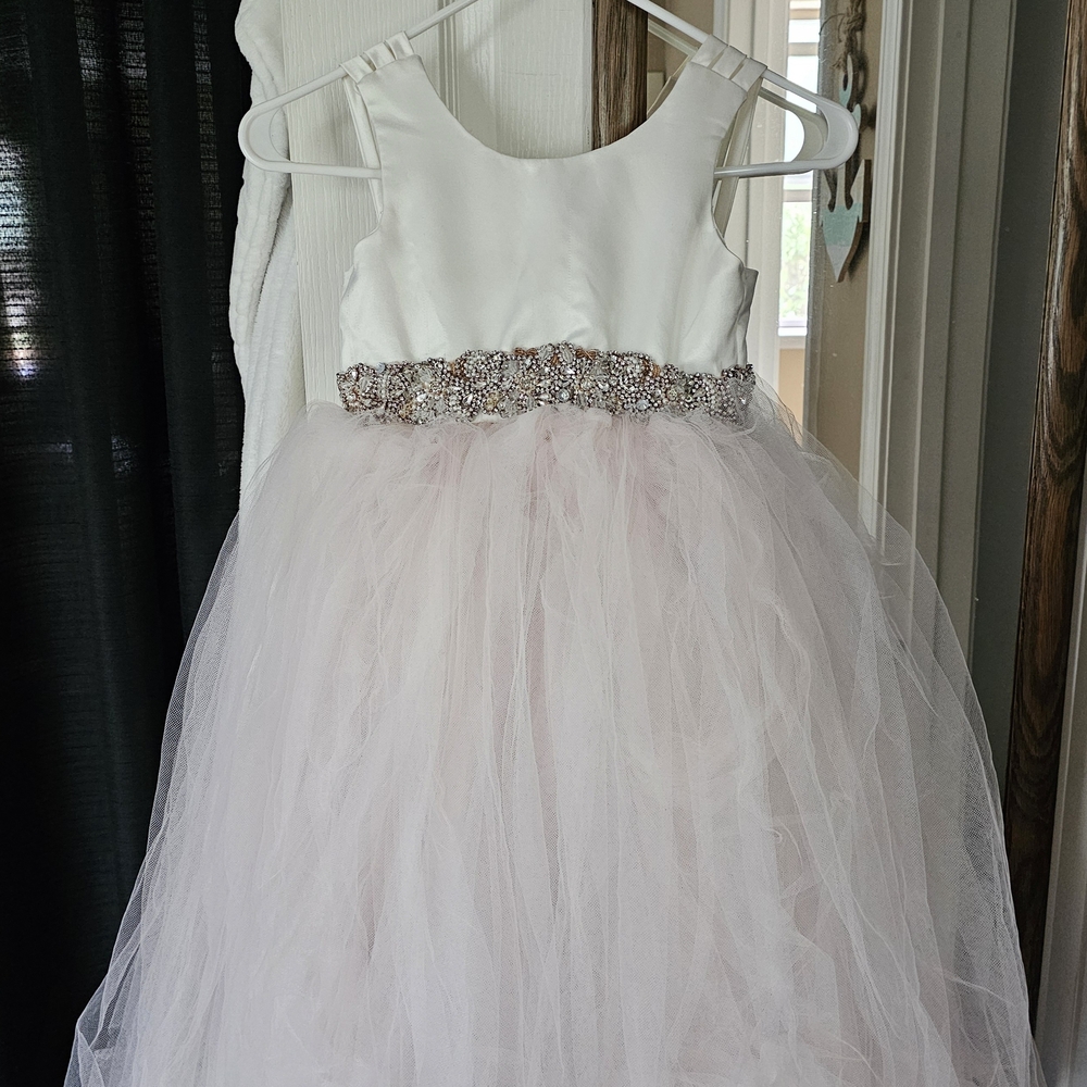 Elegant White and Pink Tulle Dress with Beaded Waist